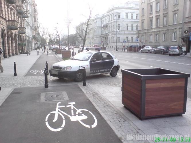 Źle zaparkowany samochód