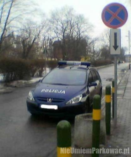 Źle zaparkowany samochód