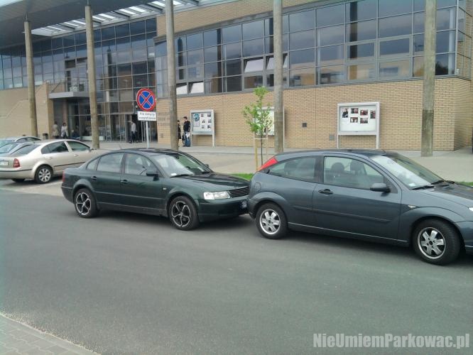 Źle zaparkowany samochód