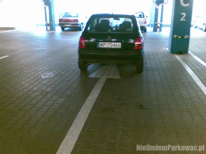 Źle zaparkowany samochód