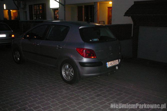 Źle zaparkowany samochód Źle zaparkowany samochód