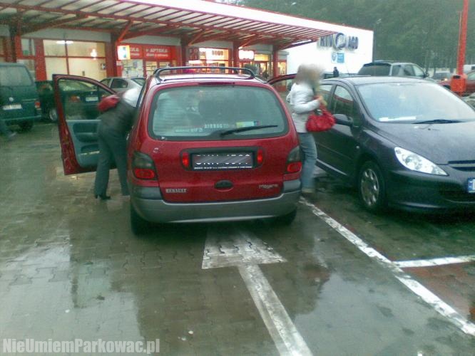 Źle zaparkowany samochód