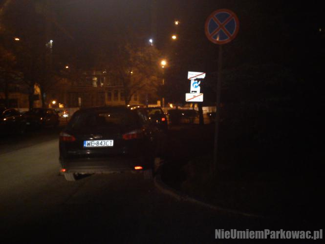 Źle zaparkowany samochód