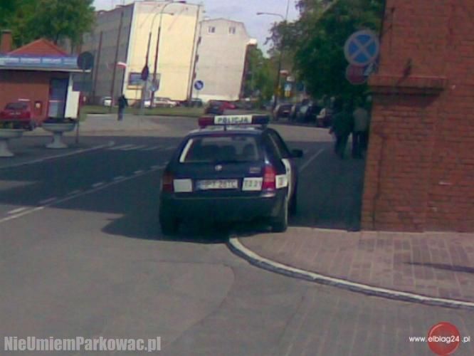 Źle zaparkowany samochód Źle zaparkowany samochód