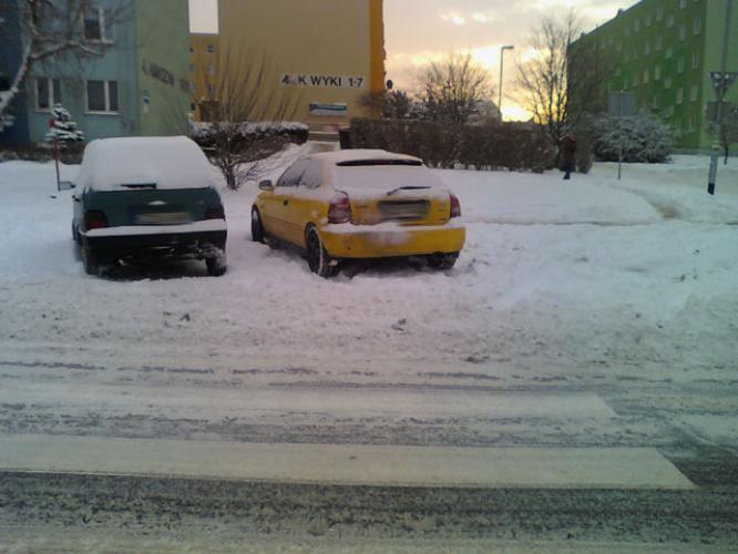 Źle zaparkowany samochód