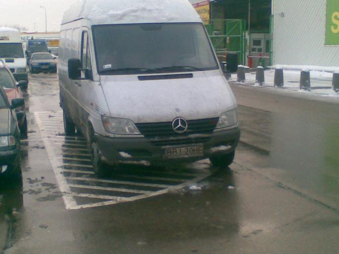 Źle zaparkowany samochód