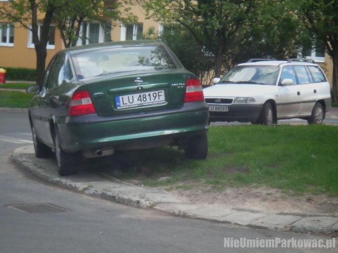 Źle zaparkowany samochód