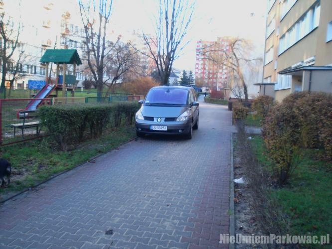 Źle zaparkowany samochód