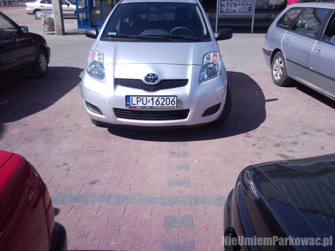 Źle zaparkowany samochód Źle zaparkowany samochód