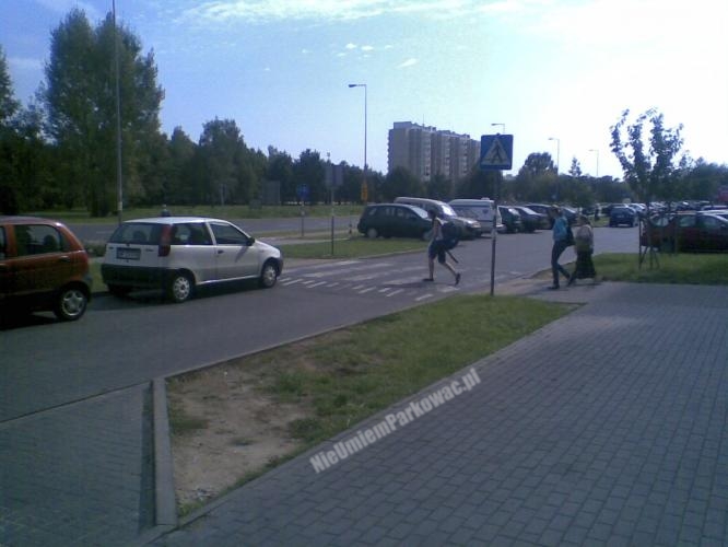 Źle zaparkowany samochód