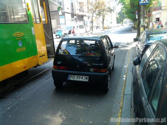 Źle zaparkowany samochód