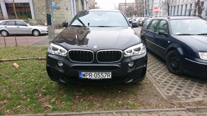 Źle zaparkowany samochód
