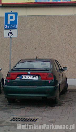 Źle zaparkowany samochód
