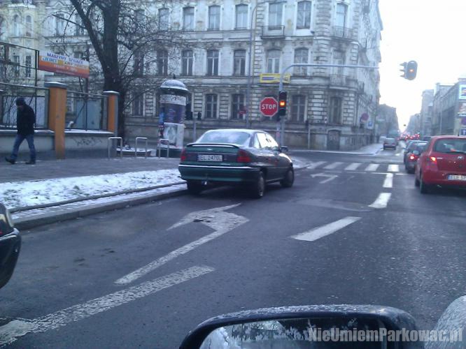 Źle zaparkowany samochód
