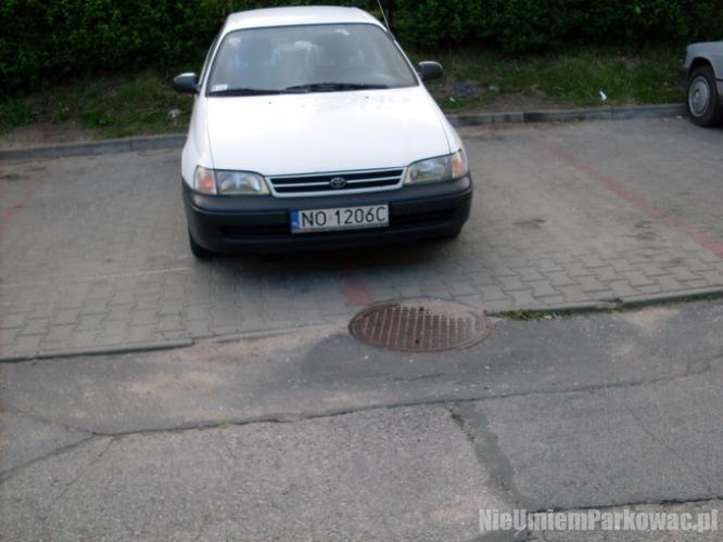Źle zaparkowany samochód