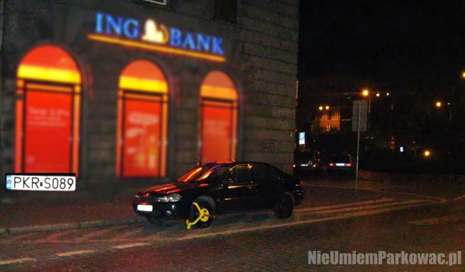 Źle zaparkowany samochód