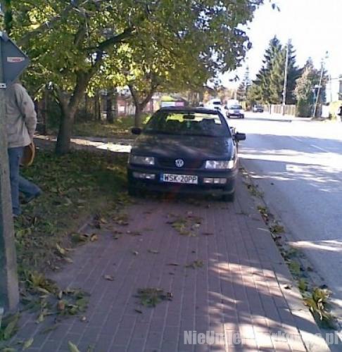 Źle zaparkowany samochód