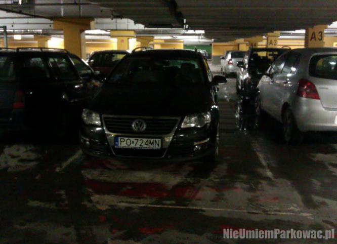 Źle zaparkowany samochód