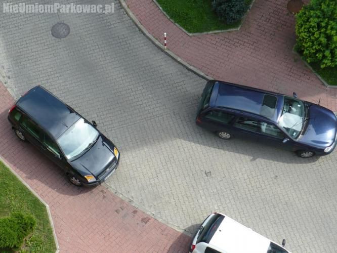 Źle zaparkowany samochód