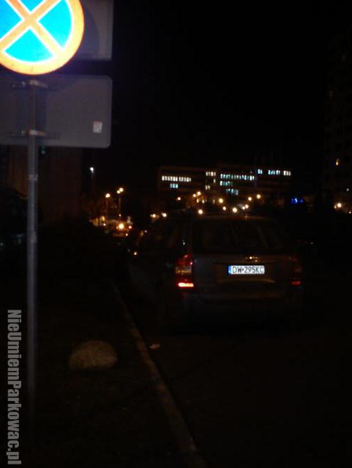 Źle zaparkowany samochód