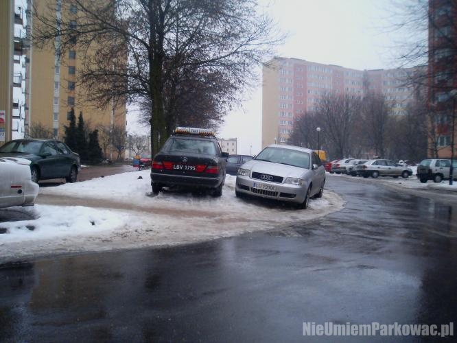 Źle zaparkowany samochód