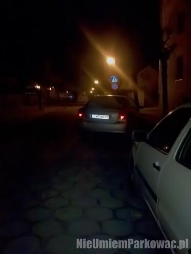 Źle zaparkowany samochód