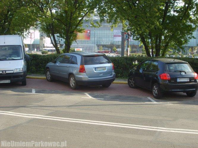 Źle zaparkowany samochód